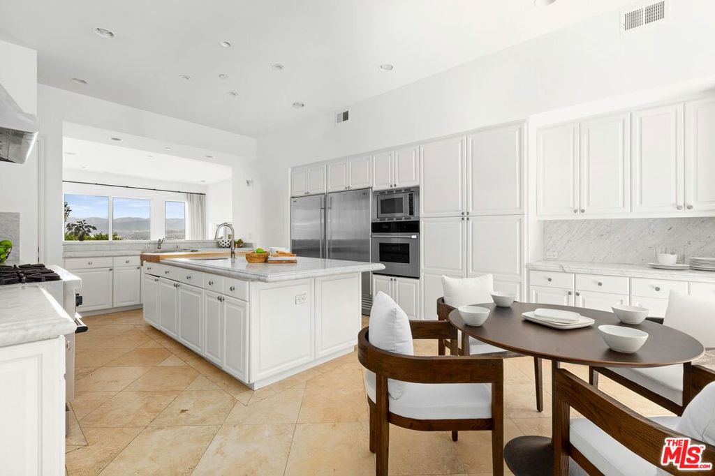14435 Mulholland Drive Property Photo 15