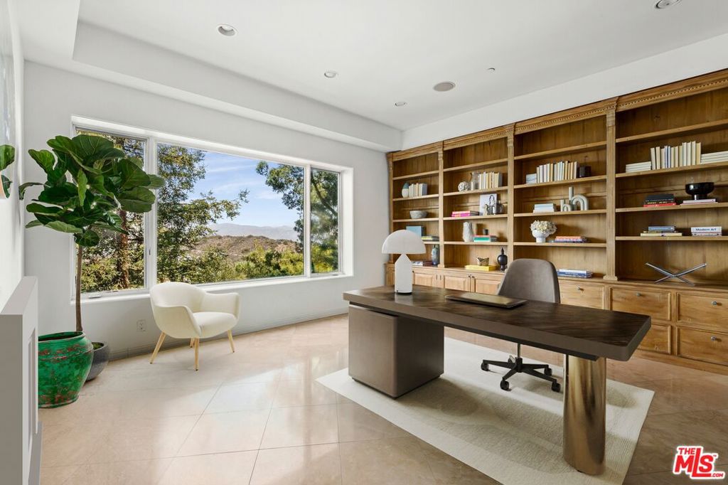 14435 Mulholland Drive Property Photo 18