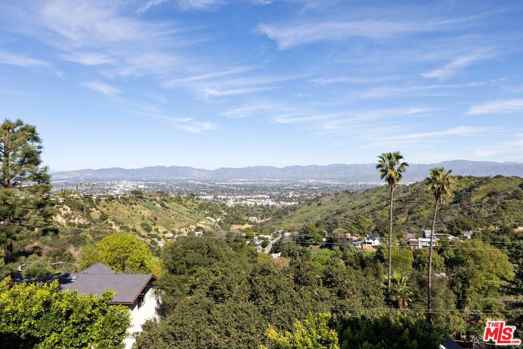 14435 Mulholland Drive Property Photo 26