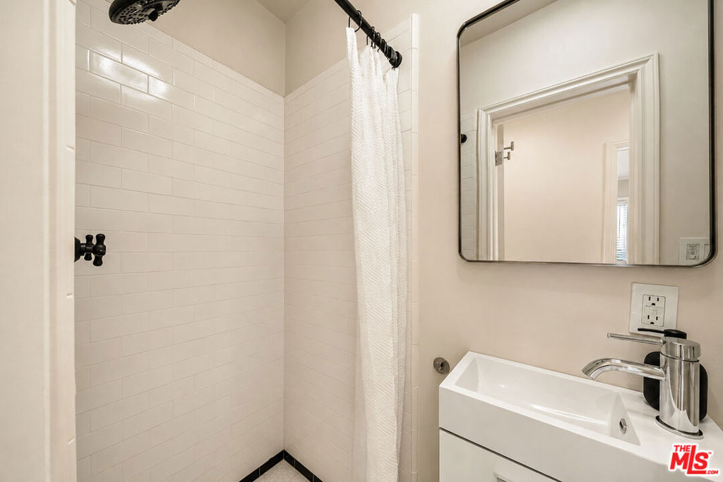 6537 Moore Drive Property Photo 16