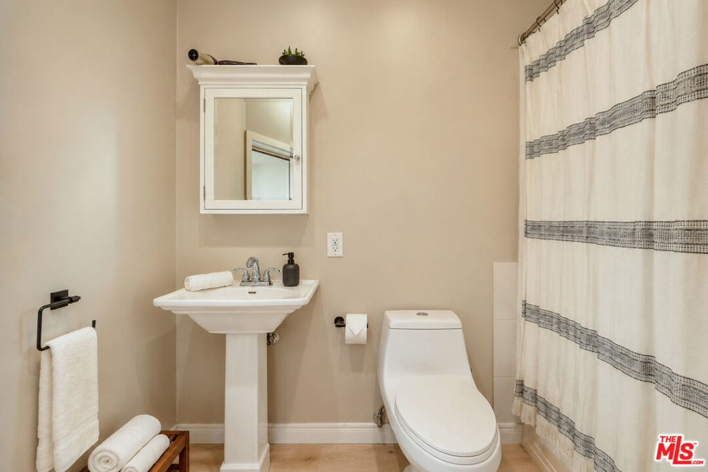 6537 Moore Drive Property Photo 27