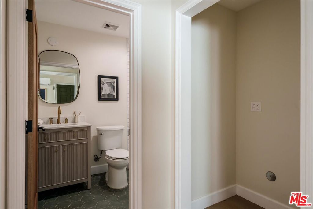1545 N Benton Way Property Photo 68