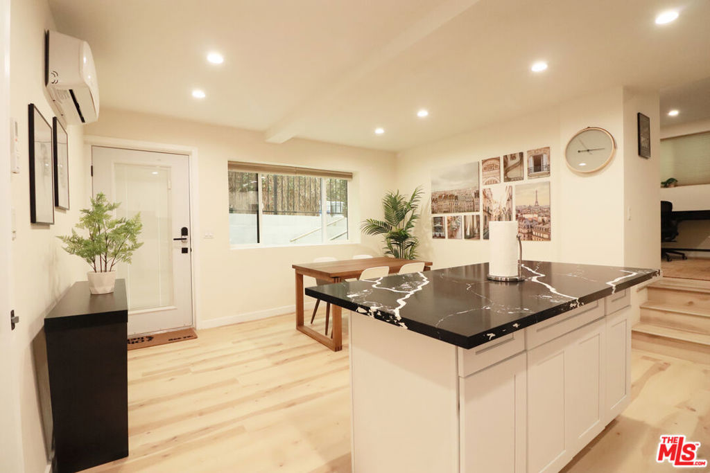 944 N San Vicente Boulevard 10 Property Photo 6
