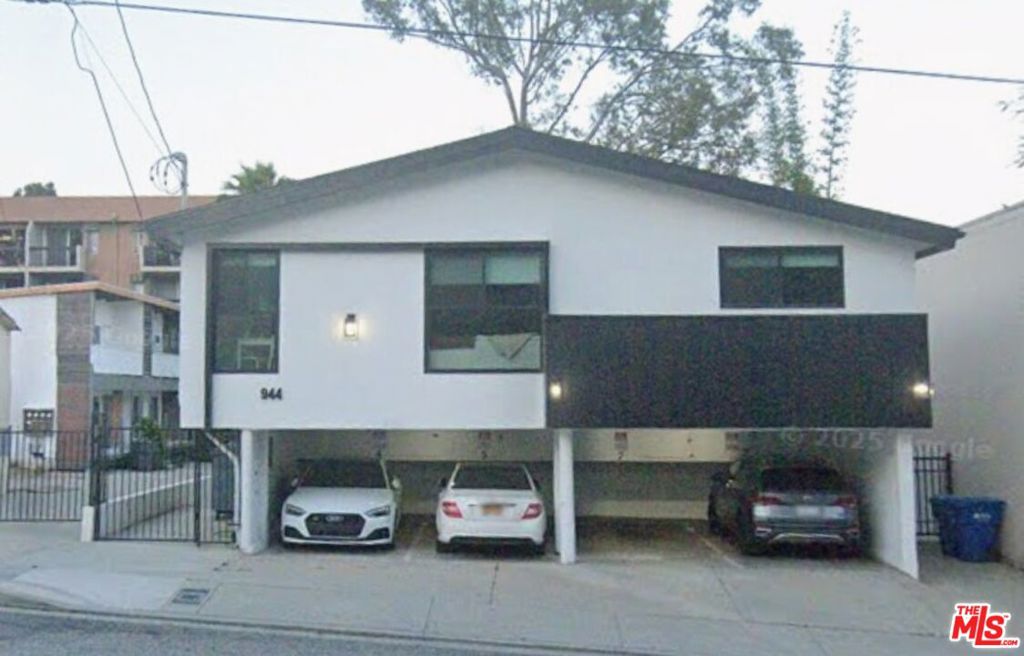 944 N San Vicente Boulevard 10 Property Photo 14