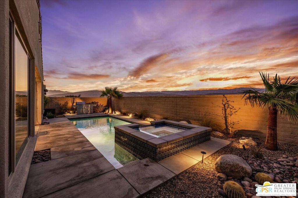 64 Zinfandel Property Photo 1