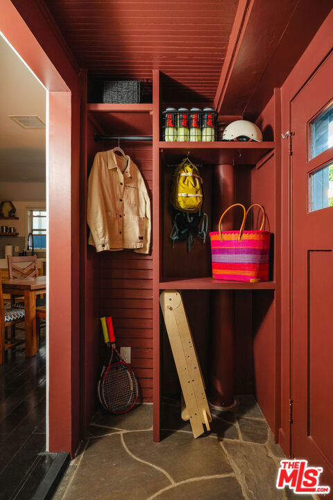 1398 N Serrano Avenue Property Photo 3