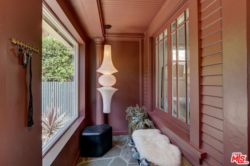 1398 N Serrano Avenue Property Photo 8