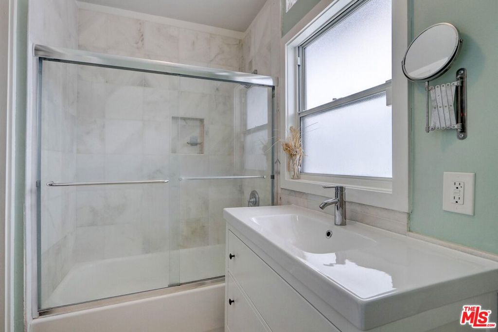 1398 N Serrano Avenue Property Photo 22