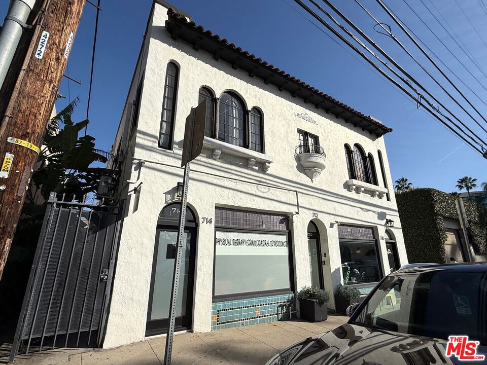 710 N Van Ness Avenue Property Photo 2