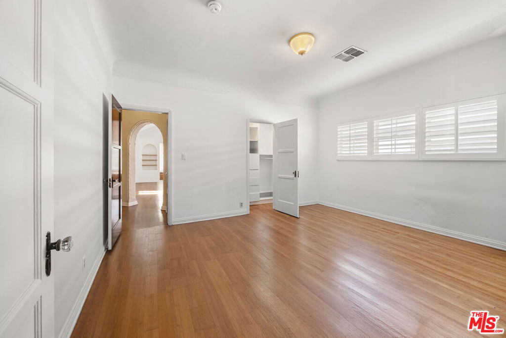 166 N Arnaz Drive Property Photo 15