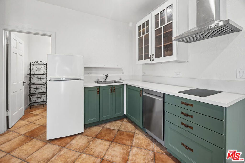 166 N Arnaz Drive Property Photo 36