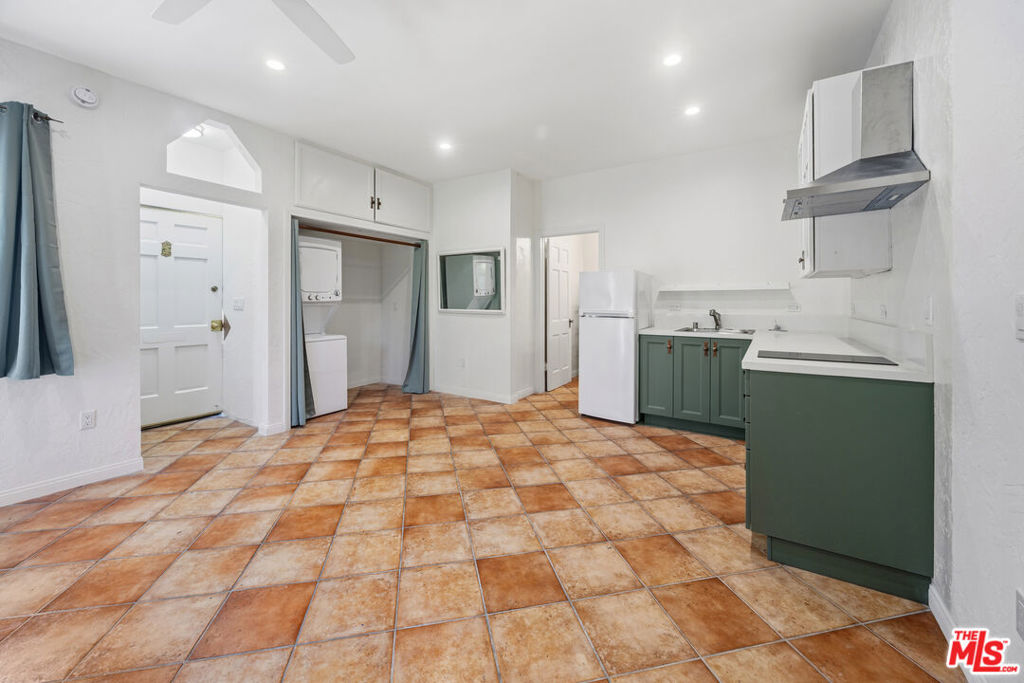 166 N Arnaz Drive Property Photo 37