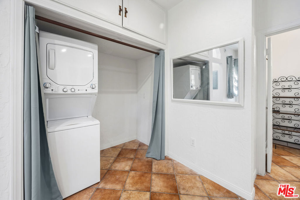166 N Arnaz Drive Property Photo 38
