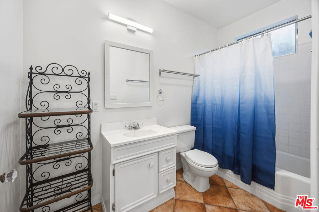 166 N Arnaz Drive Property Photo 39