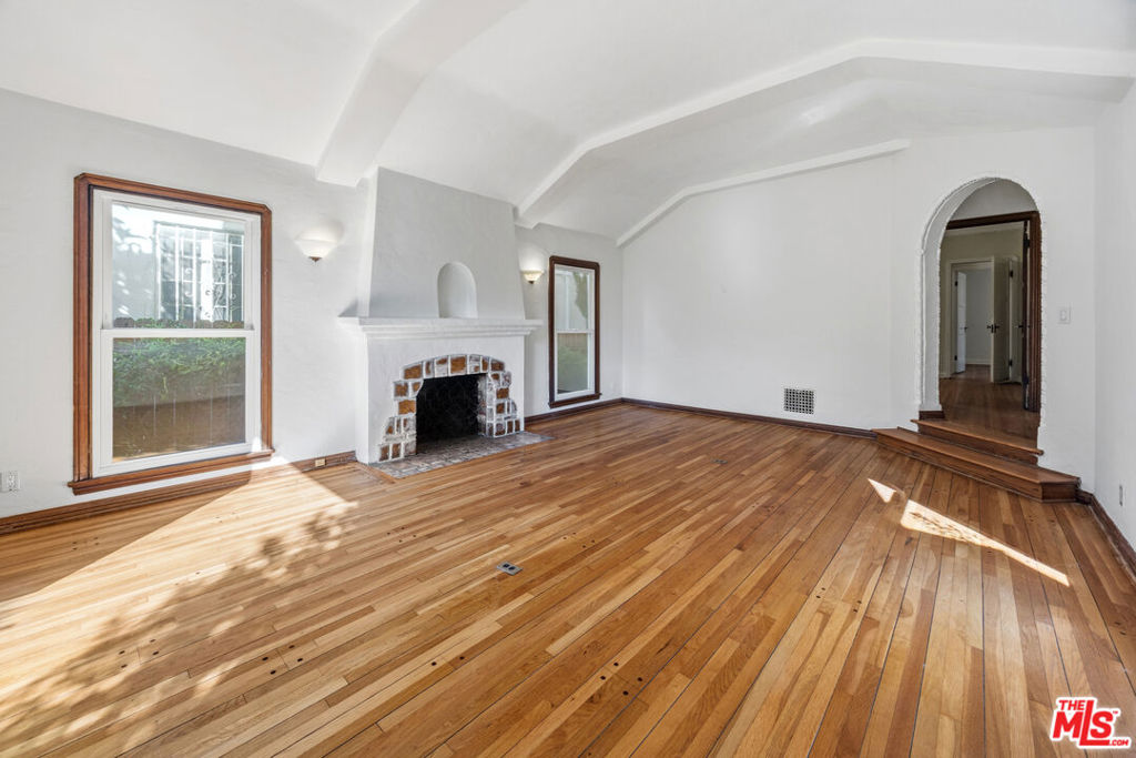 166 N Arnaz Drive Property Photo 43