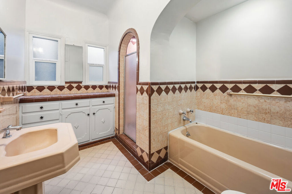 166 N Arnaz Drive Property Photo 46