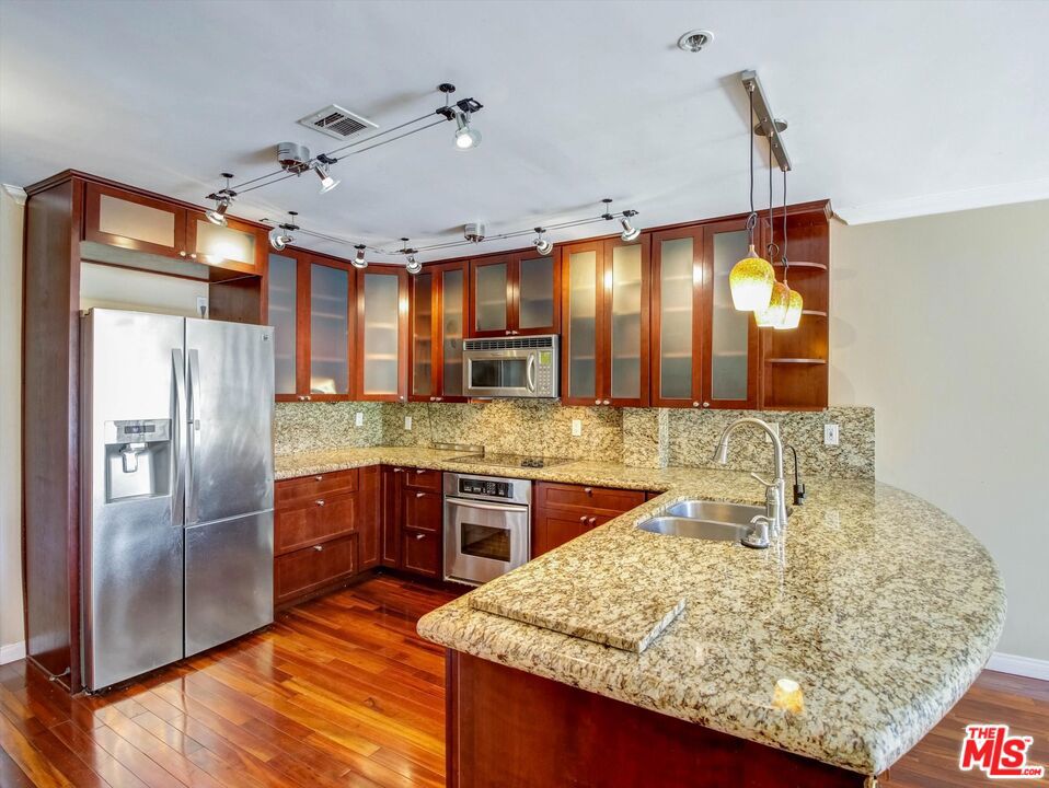 121 S Hope Street 433 Property Photo 13