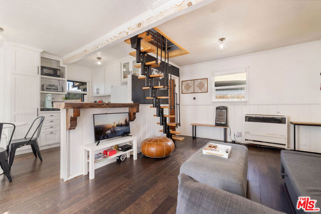 39535 N Shore Drive Property Photo 3