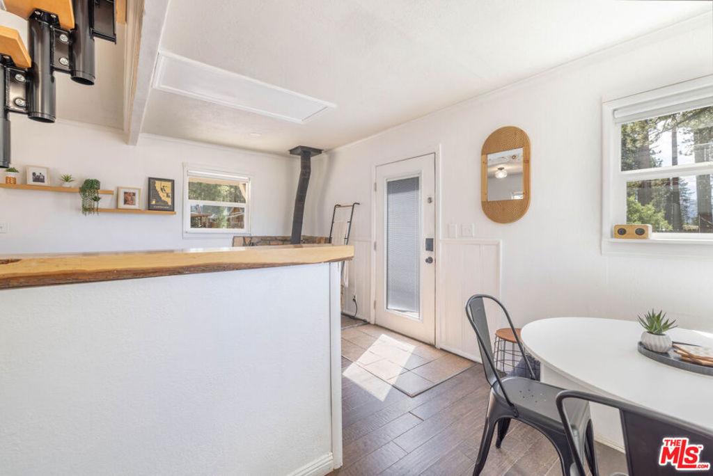 39535 N Shore Drive Property Photo 8