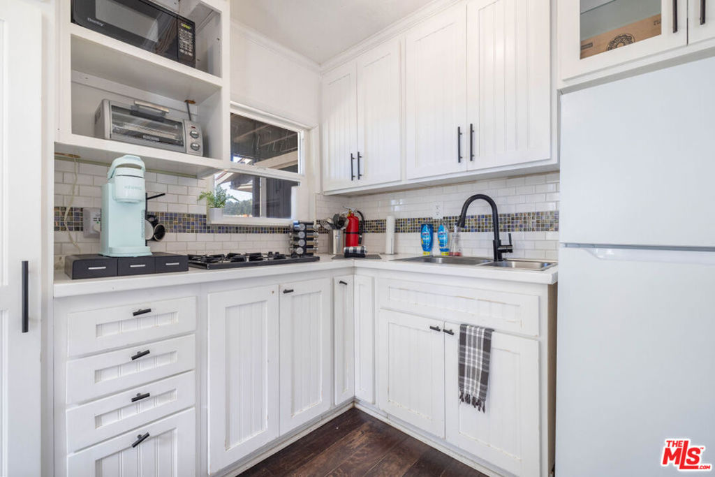 39535 N Shore Drive Property Photo 9