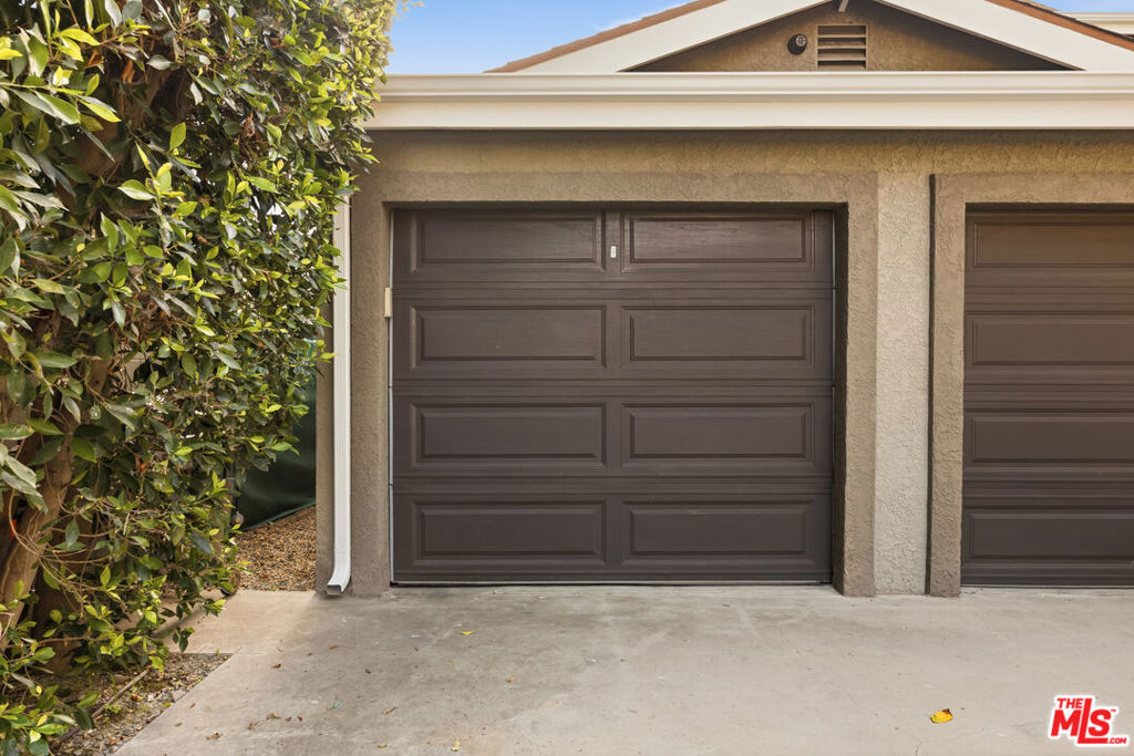 2741 S Palm Grove Avenue Property Photo 30