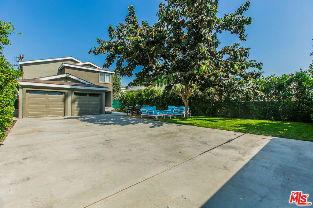 2741 S Palm Grove Avenue Property Photo 31