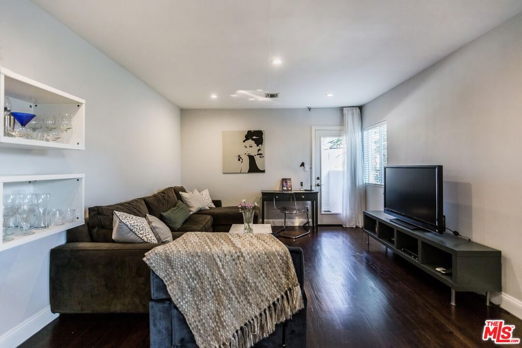 4409 Irvine Avenue Property Photo 4