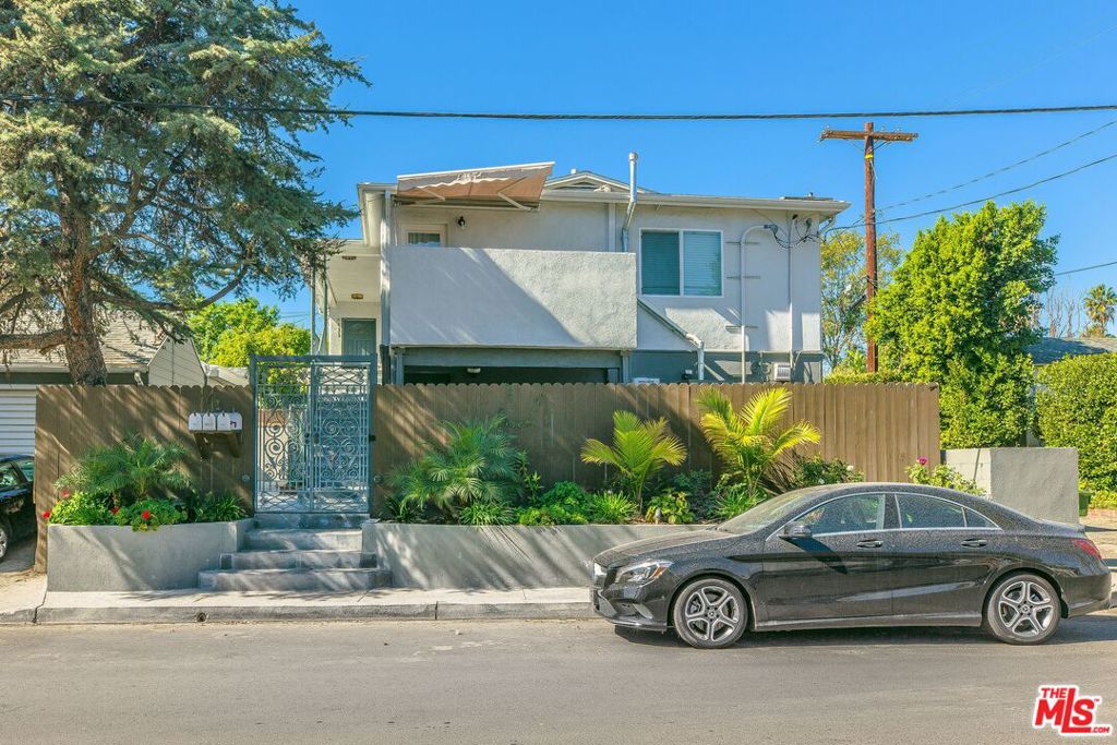 4411 Irvine Avenue Property Photo 2