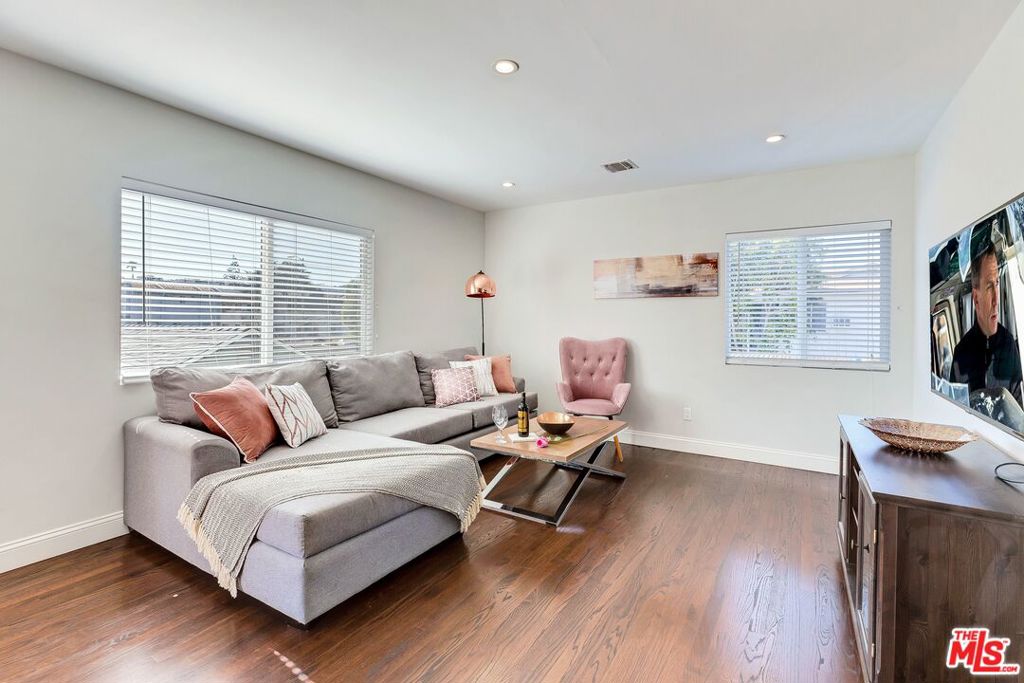 4411 Irvine Avenue Property Photo 4