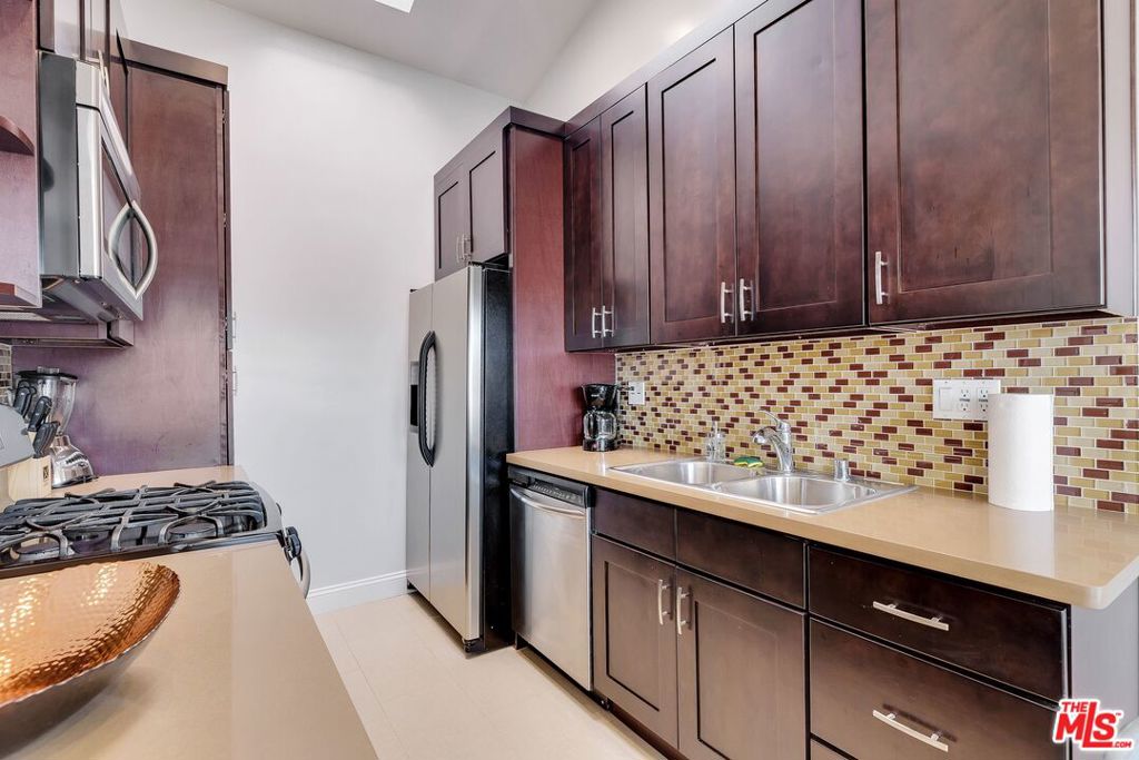 4411 Irvine Avenue Property Photo 14