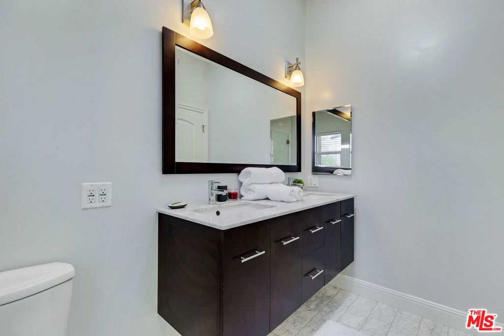4411 Irvine Avenue Property Photo 22