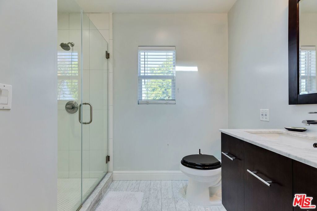 4411 Irvine Avenue Property Photo 24