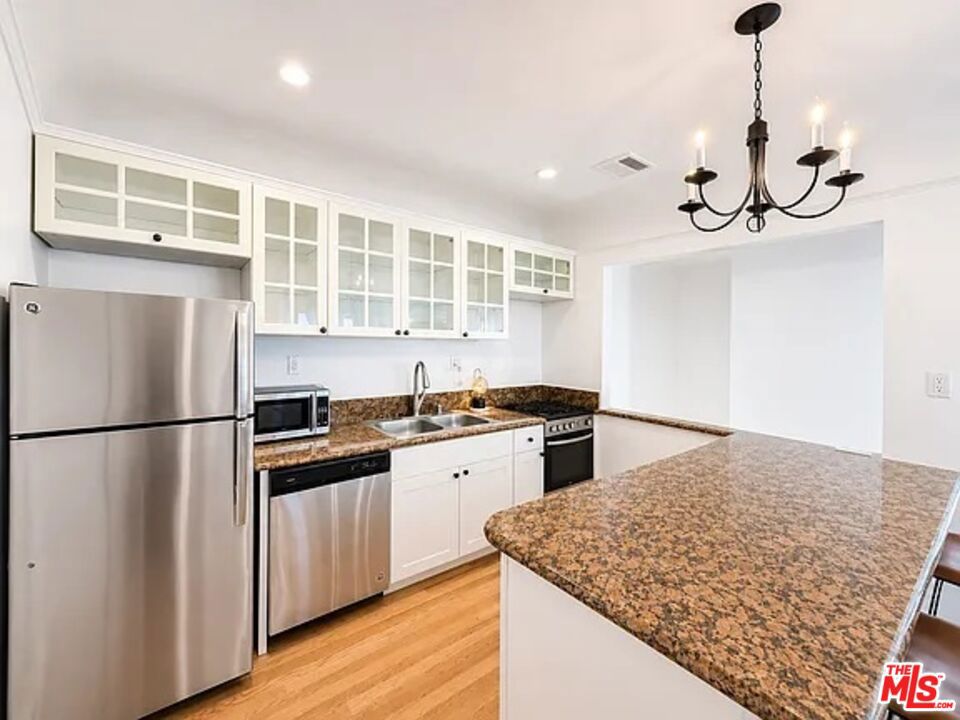 947 5th Street B Property Photo 10