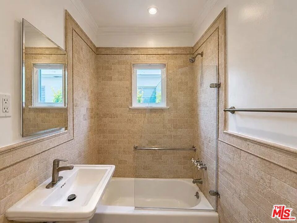 947 5th Street B Property Photo 16