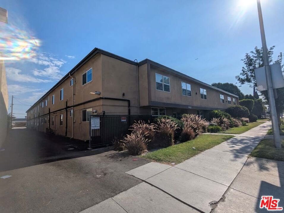 9815 Imperial Highway 35 Property Photo 2