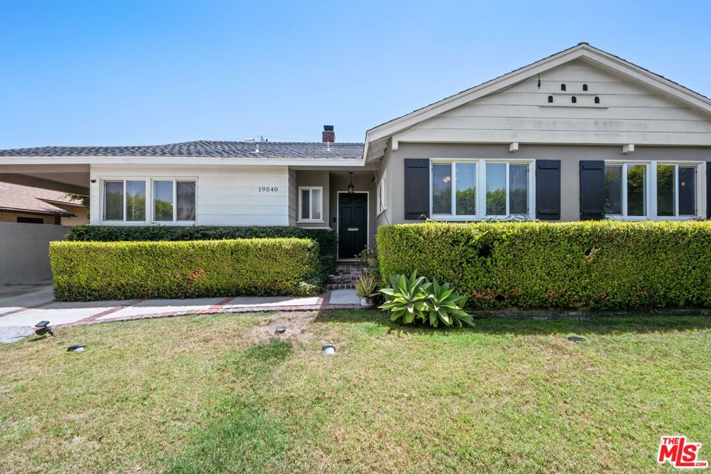 19540 Gilmore Street Property Photo 2