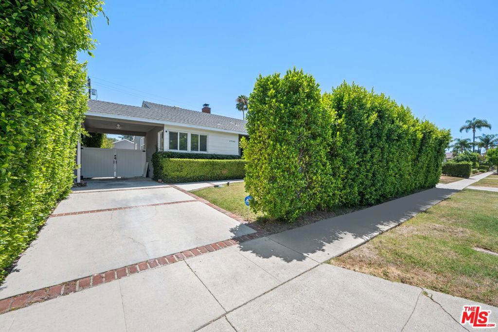 19540 Gilmore Street Property Photo 3