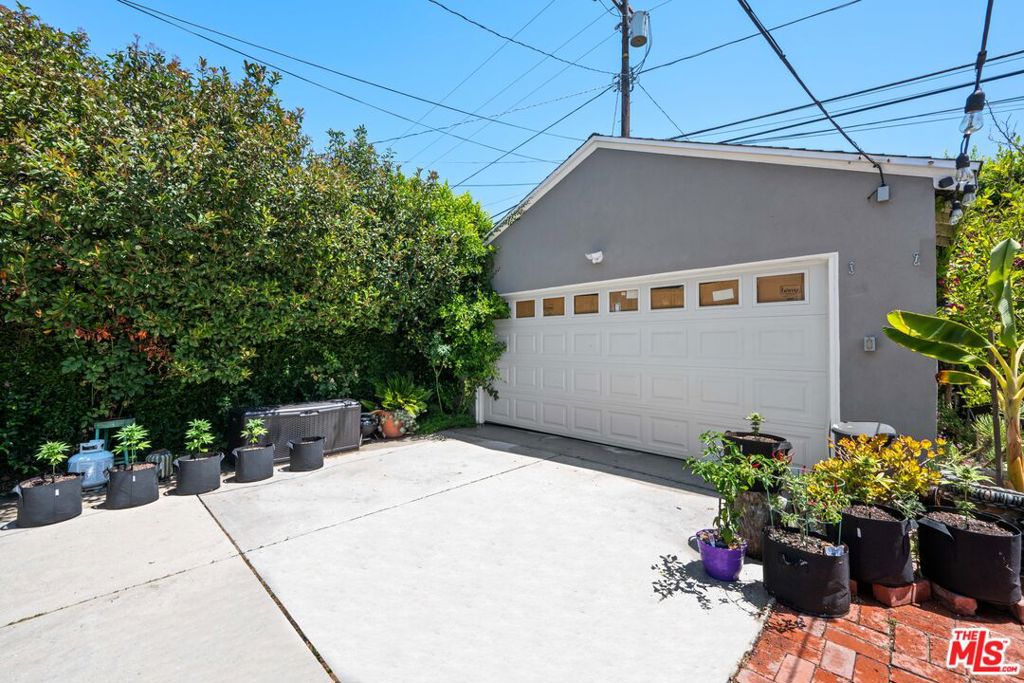 19540 Gilmore Street Property Photo 25