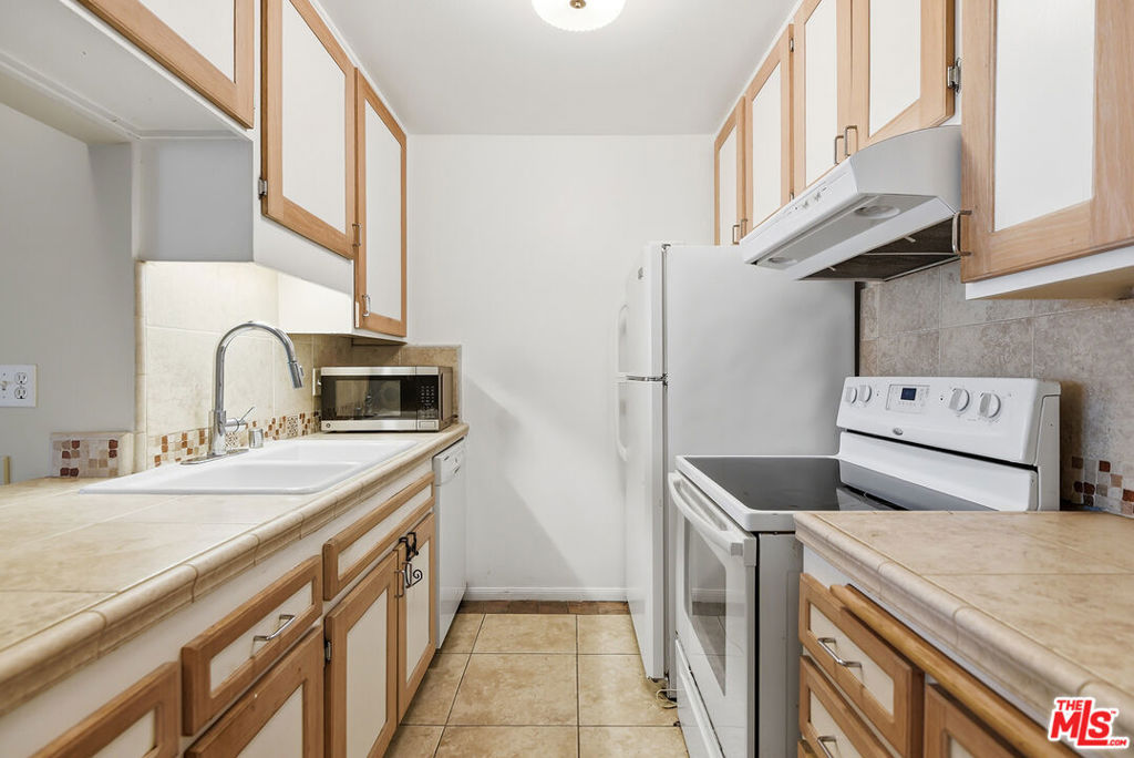7777 W 91st Street B2157 Property Photo 3