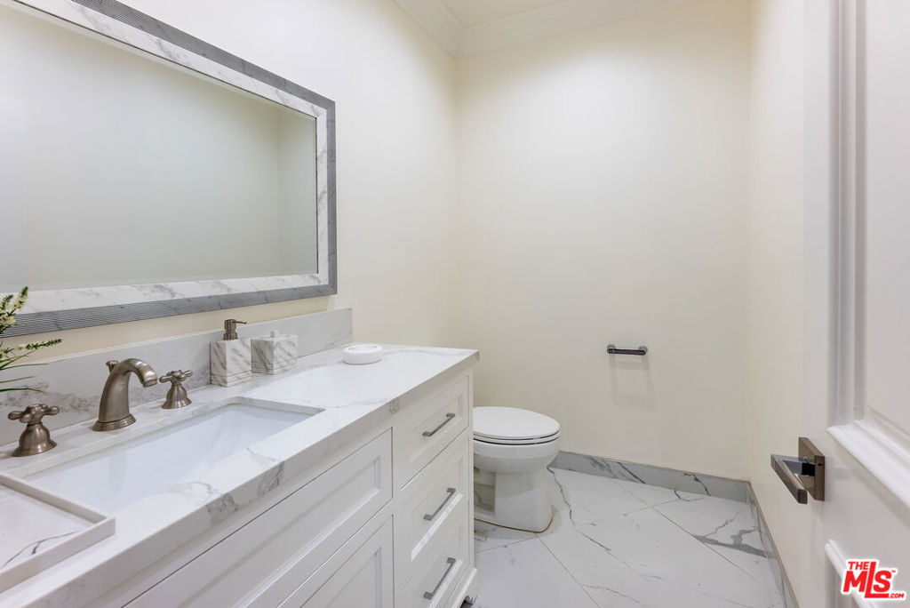 391 S Saltair Avenue Property Photo 27