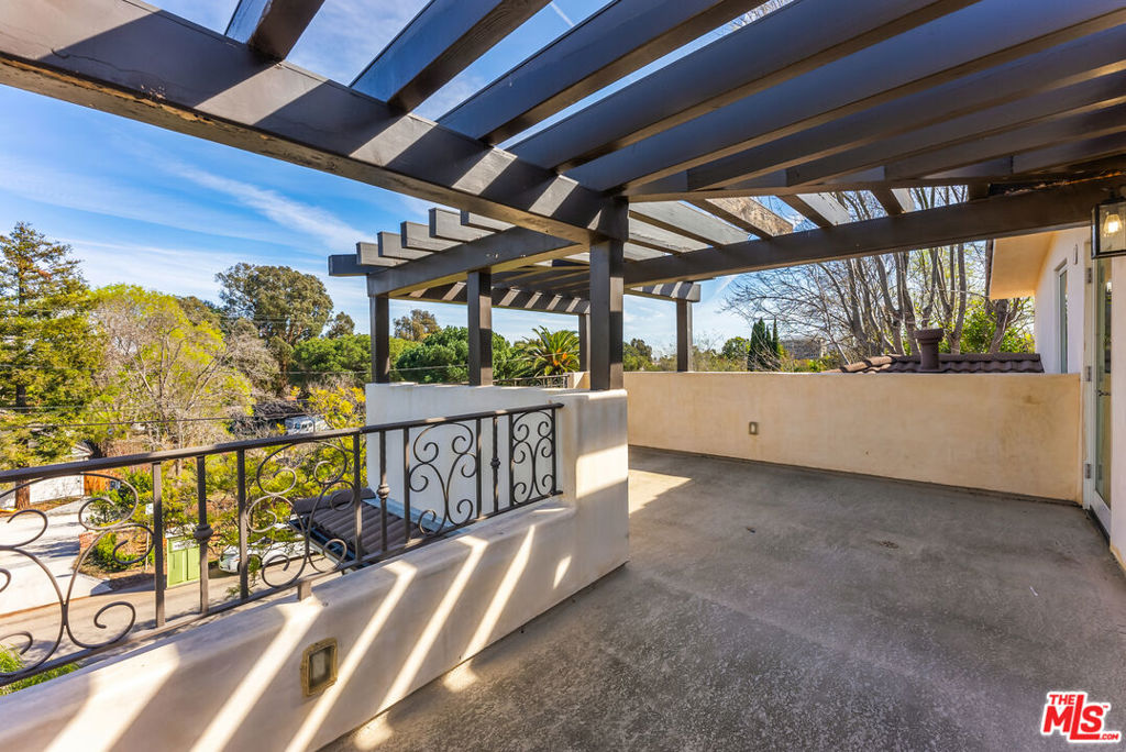 391 S Saltair Avenue Property Photo 39