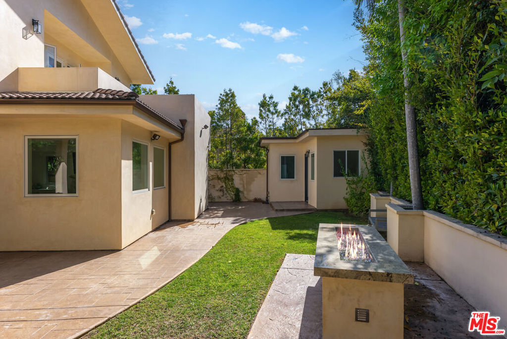 391 S Saltair Avenue Property Photo 46