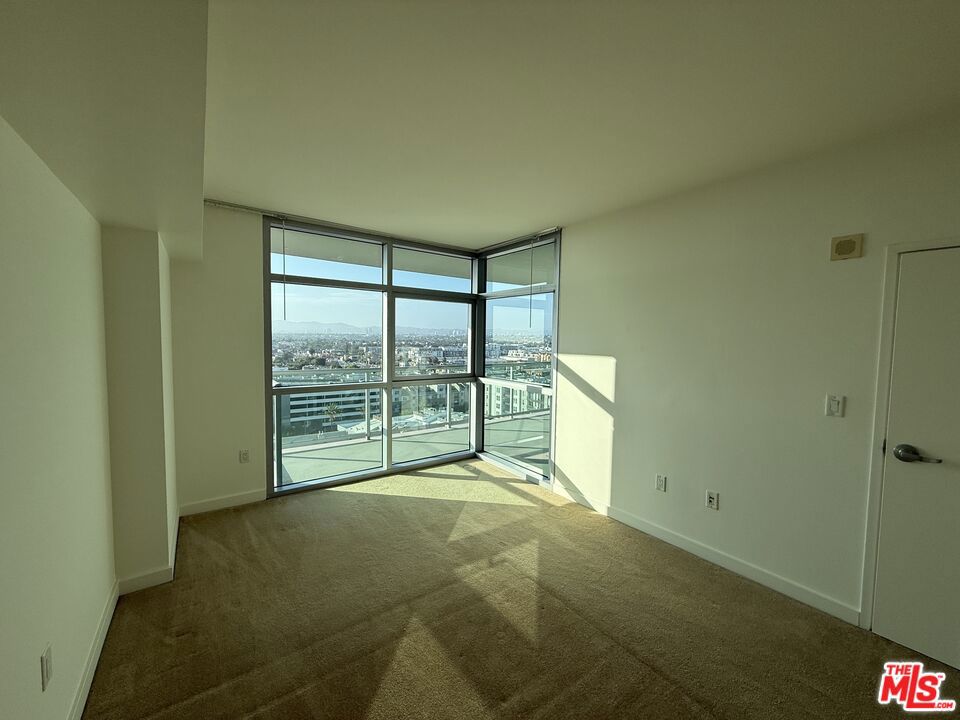 13700 Marina Pointe Drive 1219 Property Photo 22
