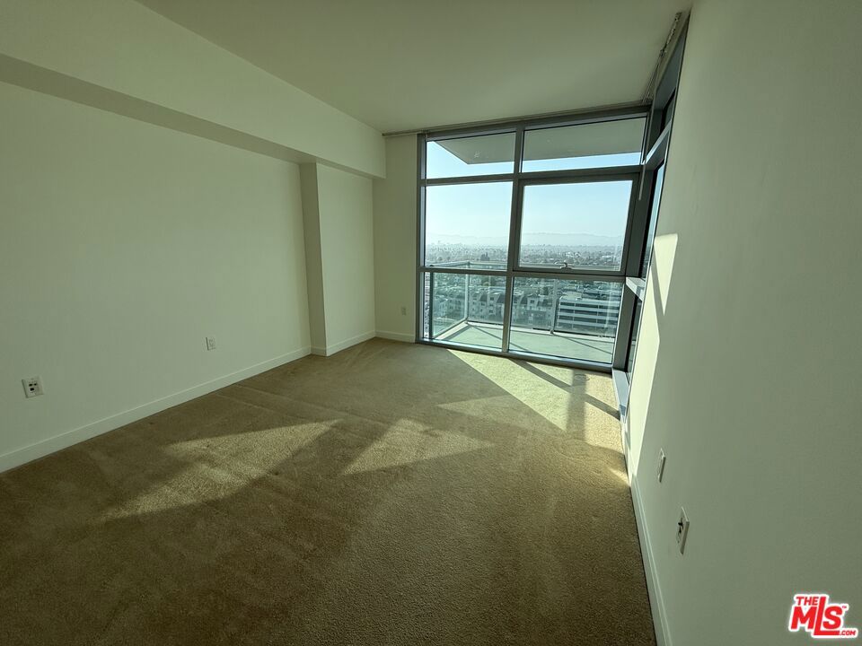 13700 Marina Pointe Drive 1219 Property Photo 24