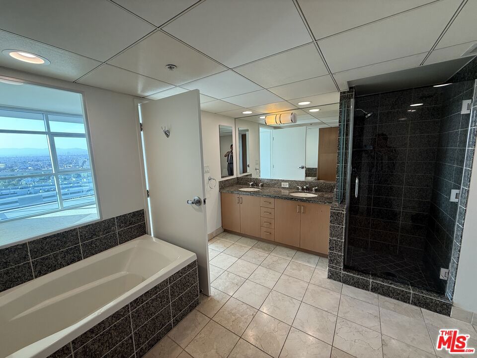 13700 Marina Pointe Drive 1219 Property Photo 29