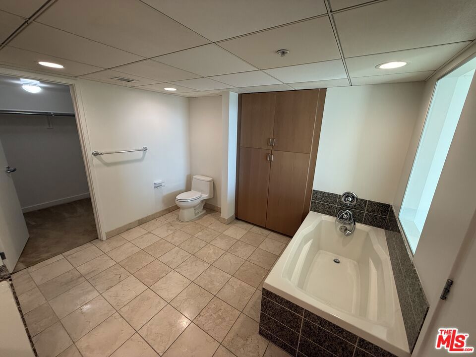 13700 Marina Pointe Drive 1219 Property Photo 31