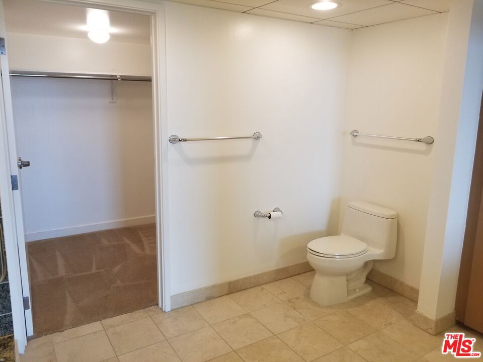 13700 Marina Pointe Drive 1219 Property Photo 33