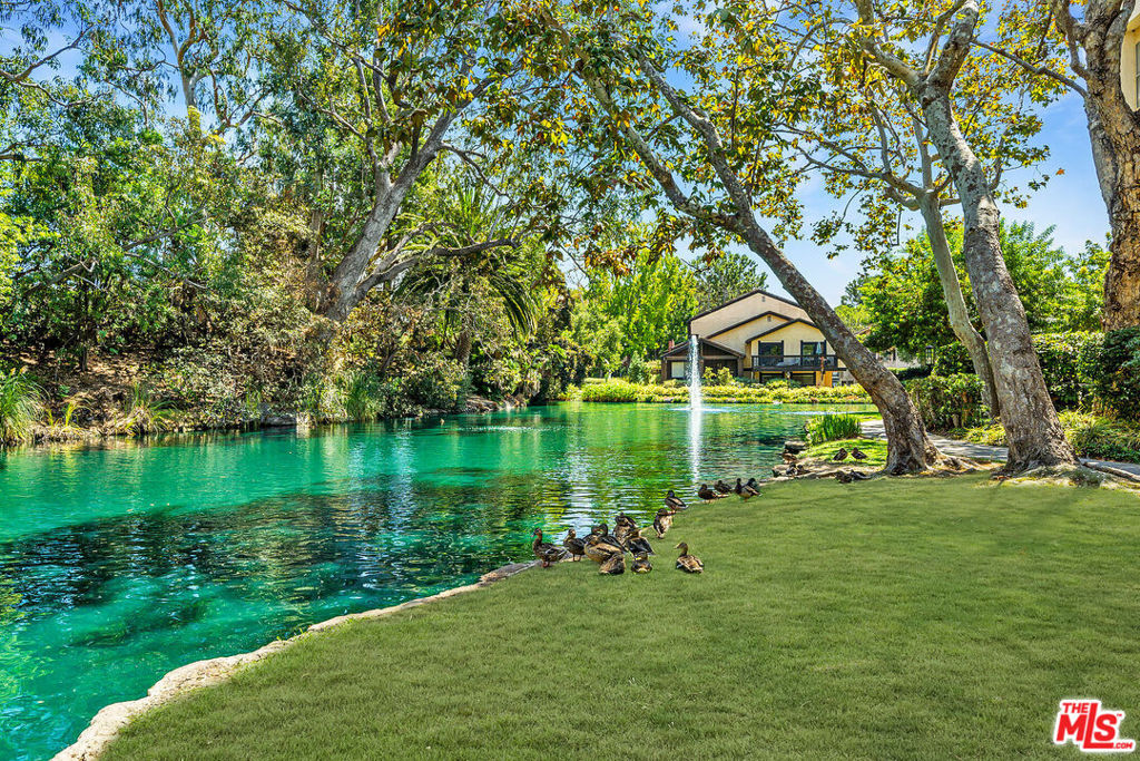 8313 Raintree Circle Property Photo 3