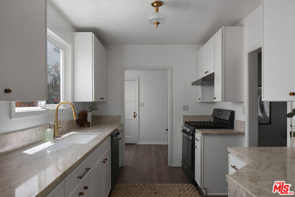3120 W 43rd Place Property Photo 17