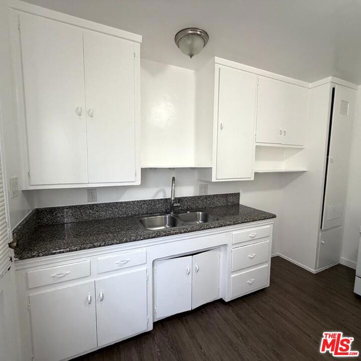 5113 W 20th Street 5113 1/2 Property Photo 9
